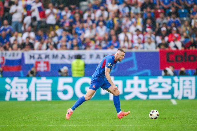 开云下载-王勤伯：踢了半场古代足球后，乌克兰拯救了自己